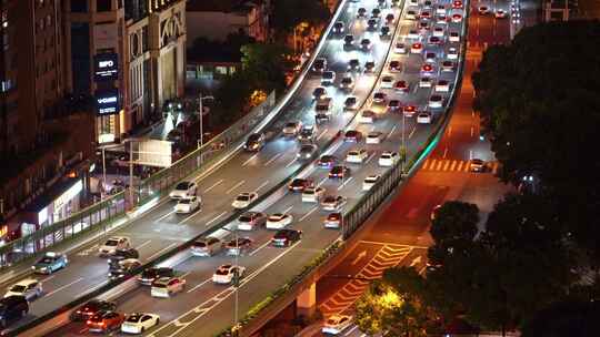 中国上海延安高架城市道路夜晚汽车交通景观