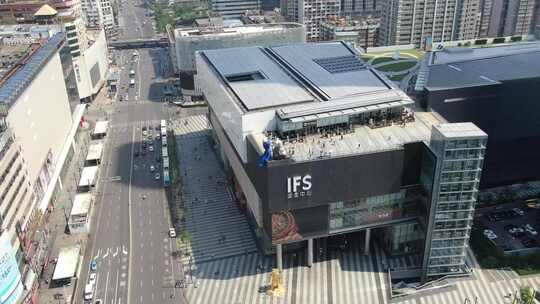 航拍长沙国金中心IFS商业区景区奢饰品商场