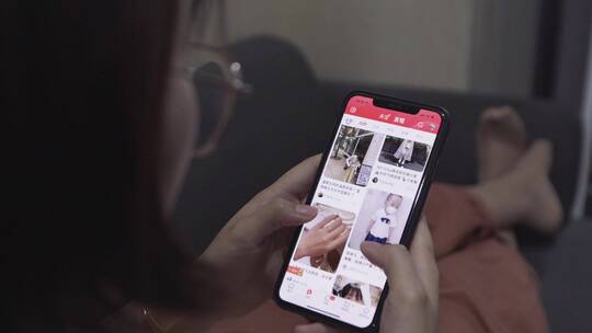 在家网购玩手机