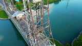 空中无人机环湖升降机桥尖顶水上建筑塔高清在线视频素材下载