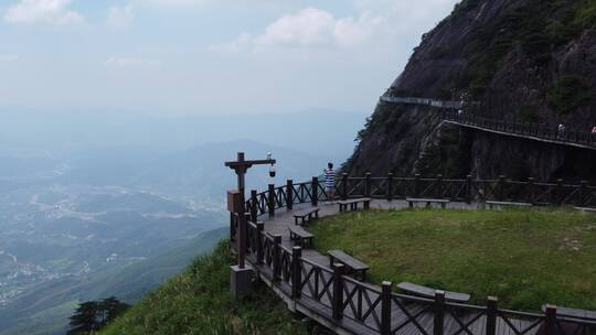 夏天武功山航拍蓝天白云绿山