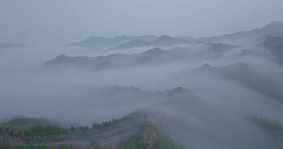 河北金山岭万里长城清晨晨雾高空航拍