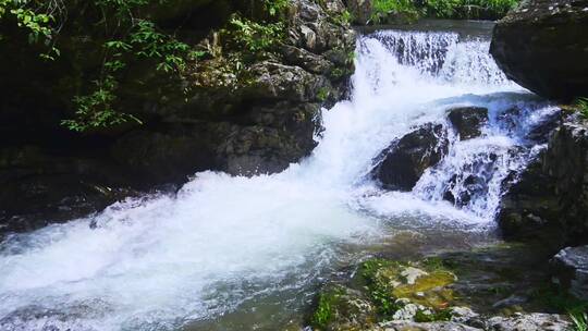 高山泉水溪水流水瀑布