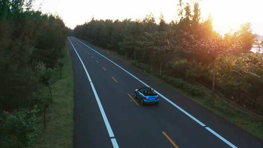 敞篷车 原始素材 航拍 日落 海边公路飞驰