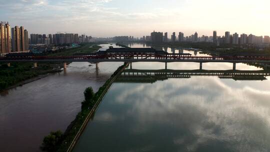 陕西省咸阳市咸阳湖古渡廊桥日落航拍