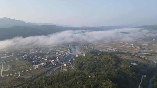 贵州省锦屏县铜鼓镇花桥农村早晨有雾