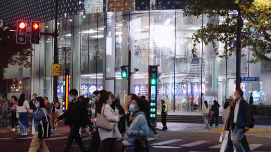 上海街头夜景人文生活外滩人群繁华都市