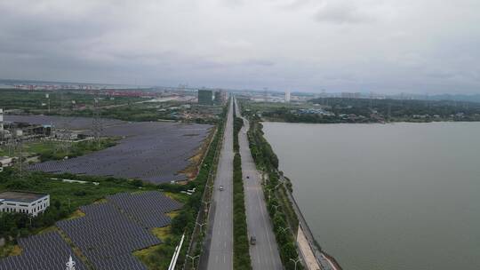 航拍湖中唯美公路道路交通