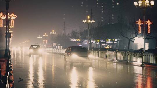 4k夜晚大雪中回家的车slog2原视频视频素材模板下载