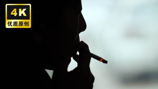 男人抽烟焦虑抽烟喝烟酒人生颓废堕落