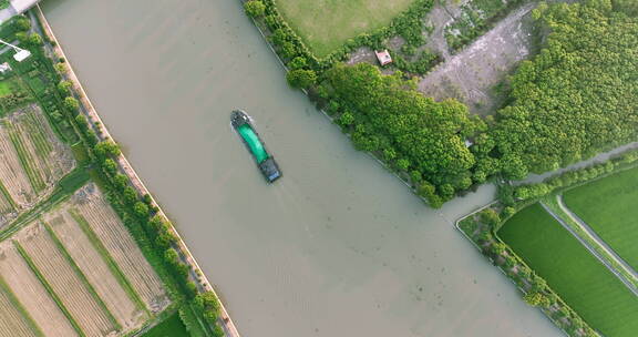 河道运输船顶视航拍