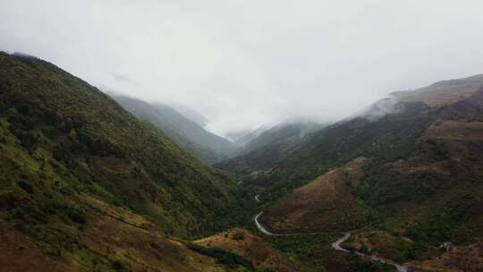 山，山谷，雾，路