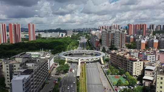深圳龙华观澜大运站环形天桥全景航拍前进
