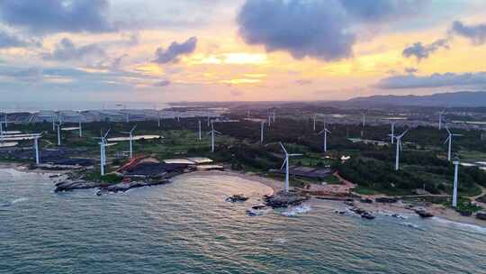 海岸线上风力发电机海岸风景