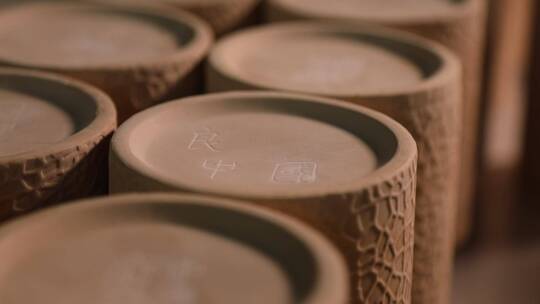 陶艺大师制作陶艺过程