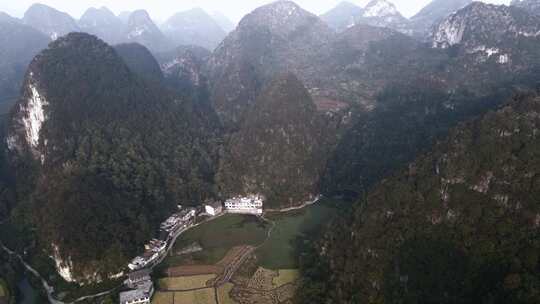 航拍贵州安顺龙宫景区青山绿水大山自然风景