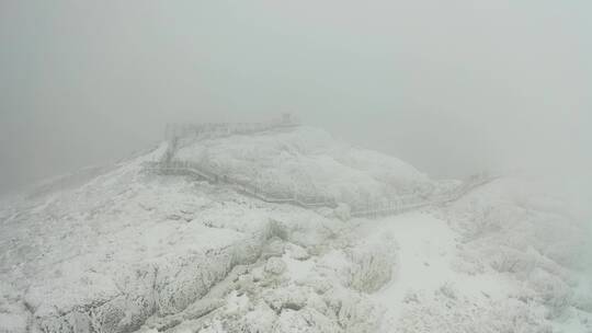 航拍雪山雪景