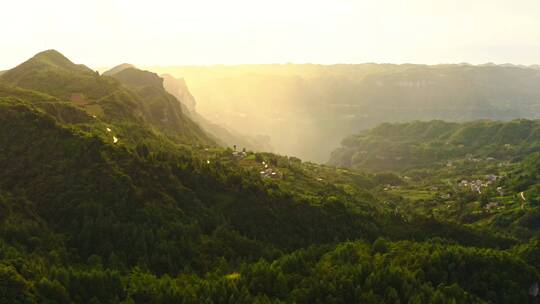 航拍山川峡谷丁达尔效应