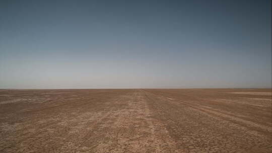 驾驶越野沙丘沙撒哈拉沙漠摩洛哥视频素材模板下载