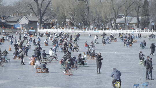 北京什刹海冰场冬季滑冰北方冰车