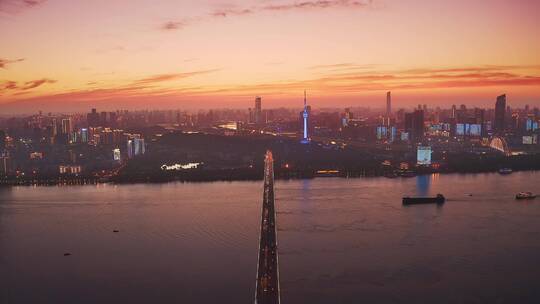 航拍夕阳下武汉长江大桥和现代城市风光