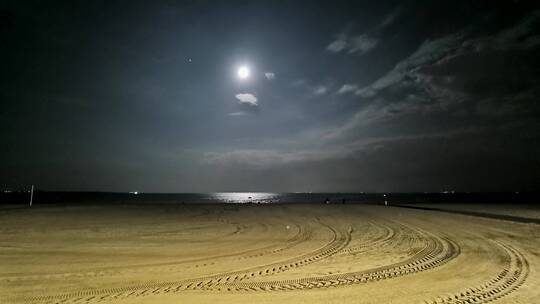 沙滩上看满月的延时镜头视频素材模板下载