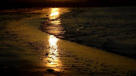 日落时的海滨 
