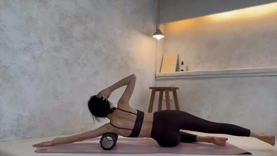 美女练瑜伽健身视频素材模板下载