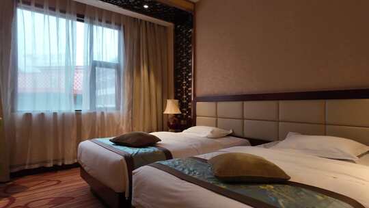 酒店双床卧室室内场景