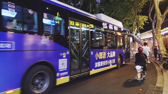 杭州西湖风景区北山路夜景