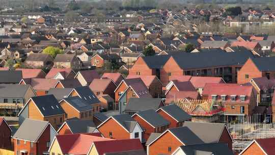 从空中看英国新建庄园的新房子和住宅