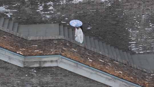 美女古镇古装城墙庭院（原素材)