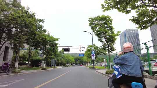 公路马路推进运镜空镜头