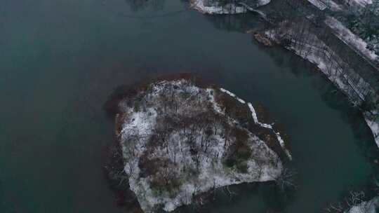 冬季下雪杭州西湖雪景茅家埠下雪空镜