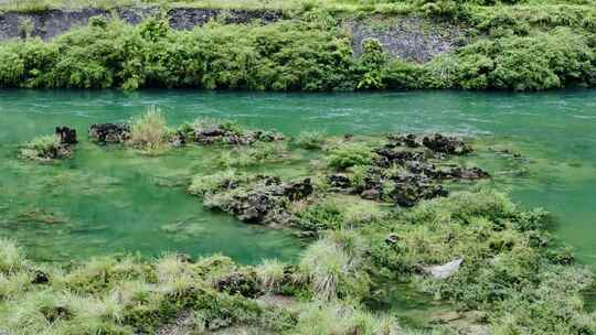 清澈流水青山绿水