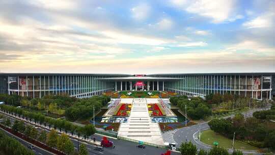 2025第八届进博会南广场日转夜延时4k