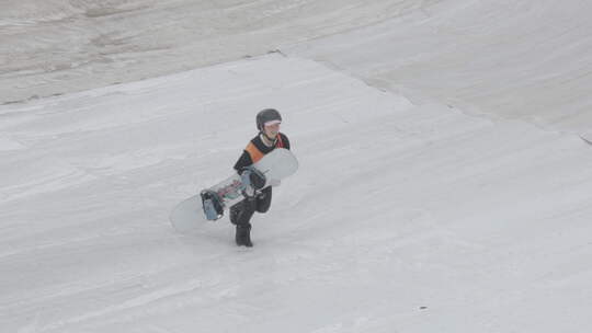 尖峰滑雪场 滑雪比赛 旱雪滑雪场