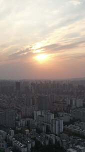 竖版航拍湖南株洲城市日落晚霞夕阳