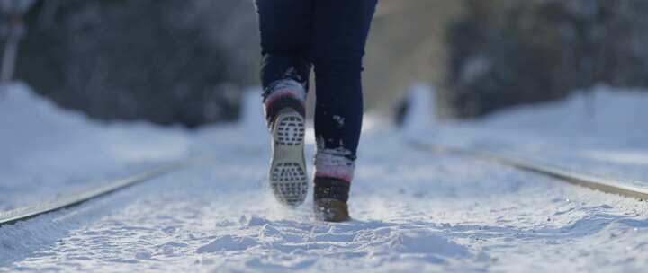 走路，脚，女人，雪