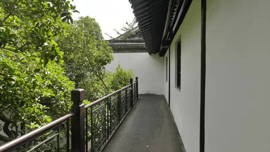 扬州何园内部二楼回廊景观