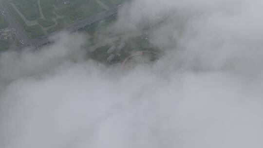 云端之上俯瞰大地无人机穿云4K航拍视频素材模板下载
