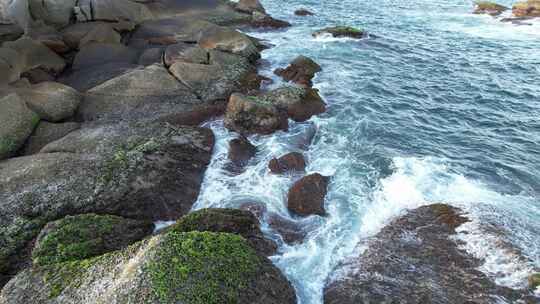 大海惊涛拍岸航拍