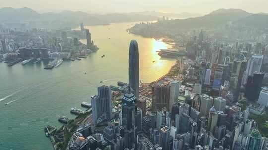 香港中景金色阳光洒在海面上航拍4K30P