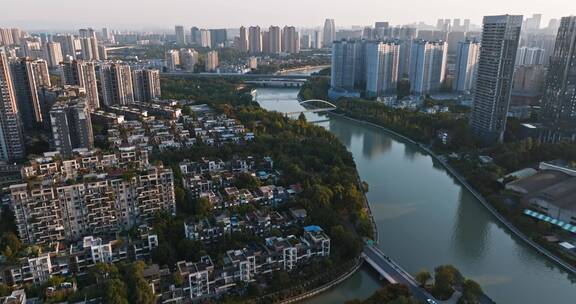 航拍成都冬季风景城市风光东湖公园翡翠城