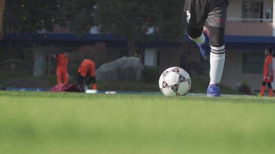 踢足球慢镜头视频素材模板下载