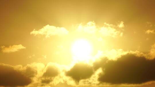 天空太阳云层阳光日出实拍黄昏日落夕阳晚霞