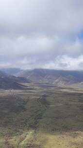 竖屏航拍西北巍峨高山祁连山