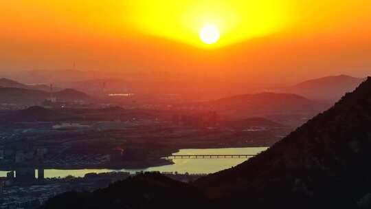 泰山日出日落夕阳