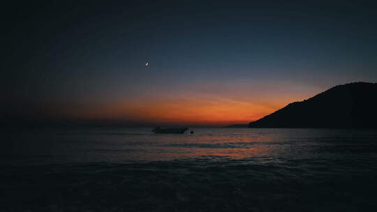傍晚海上的风景