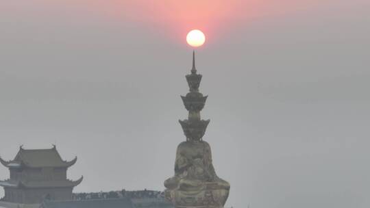 夕阳下四川峨眉山金顶大佛航拍视频